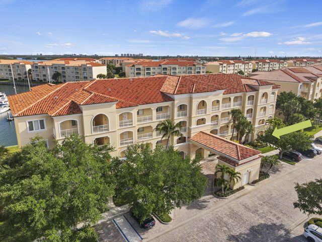 16 W Harbour Isle Dr Drive W 106, Fort Pierce, FL 34949