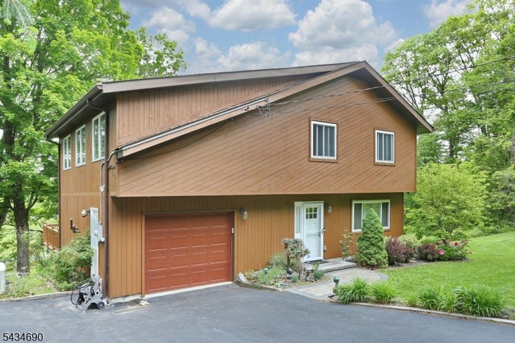 64 Larchmont Dr, West Milford Twp., NJ 07421 — exterior