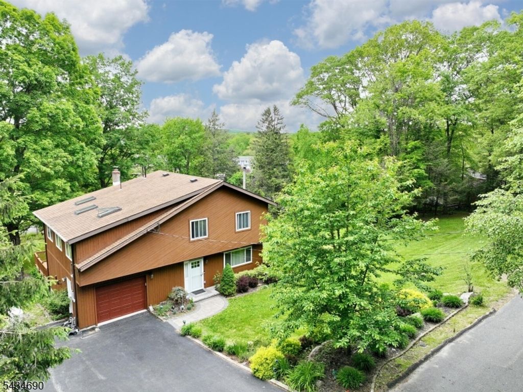 64 Larchmont Dr, West Milford Twp., NJ 07421 — photo 2