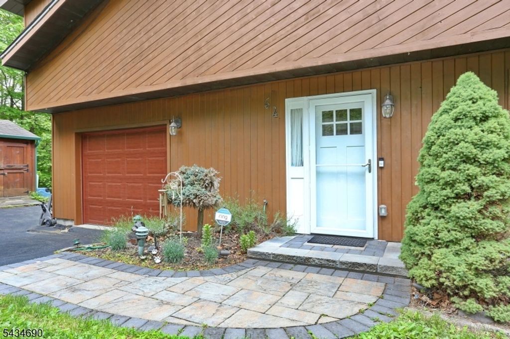 64 Larchmont Dr, West Milford Twp., NJ 07421 — photo 4