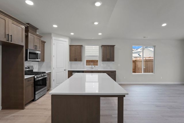 1140 Pumpkin Ridge Drive 336, Eagle Point, OR 97524