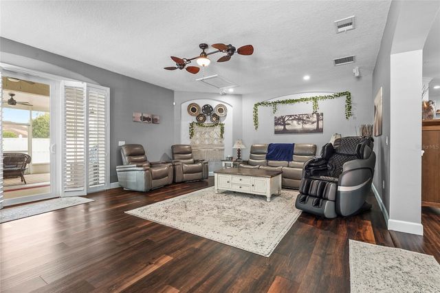 515 PLANTERS MANOR WAY, Bradenton, FL 34212