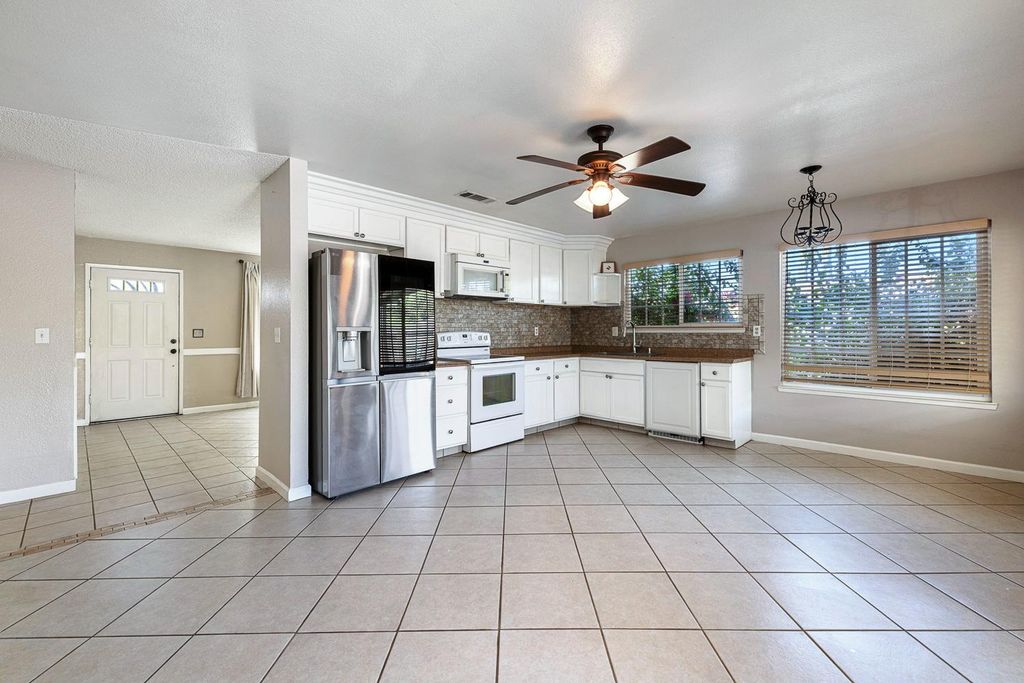 Image 14 of property listing at 1301 Kennedy, Madera, CA 93638