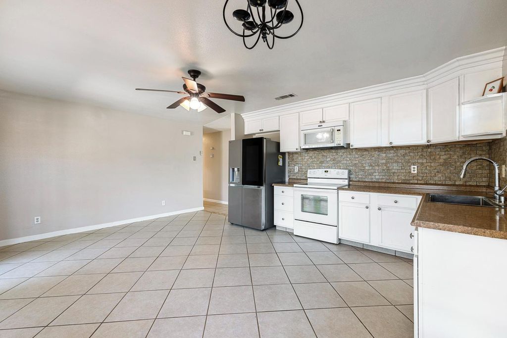 Image 15 of property listing at 1301 Kennedy, Madera, CA 93638