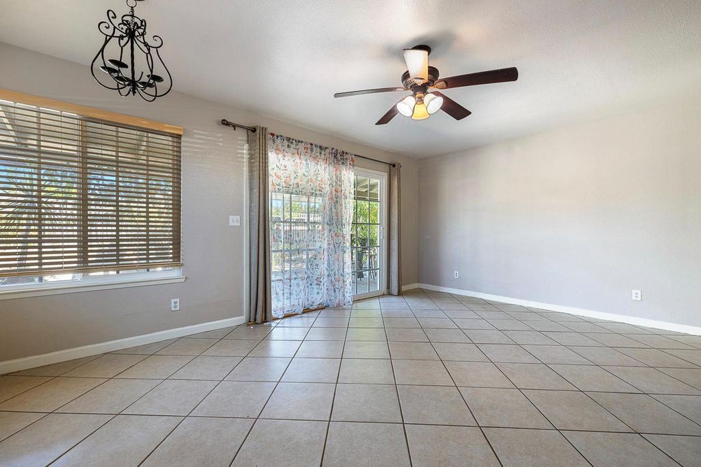 Image 16 of property listing at 1301 Kennedy, Madera, CA 93638