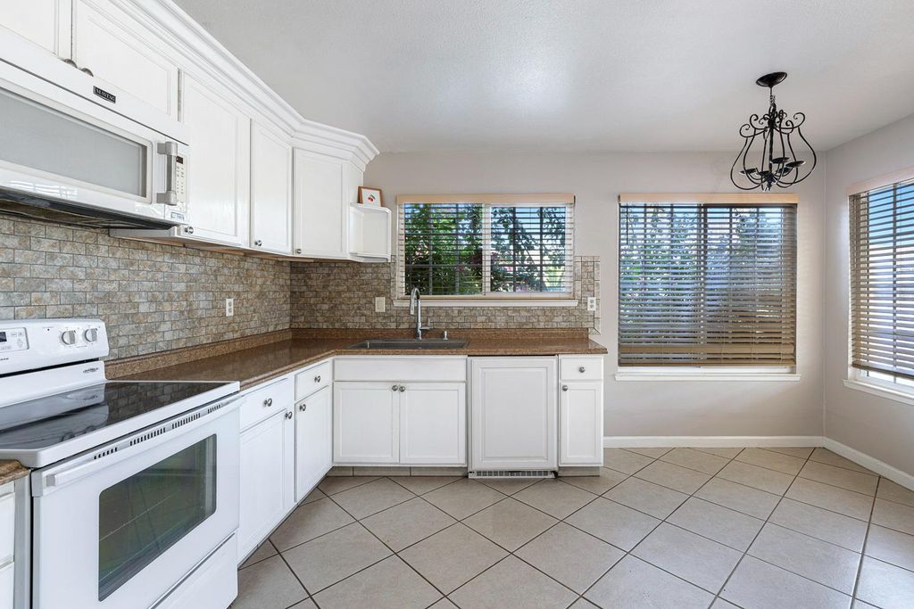 Image 18 of property listing at 1301 Kennedy, Madera, CA 93638