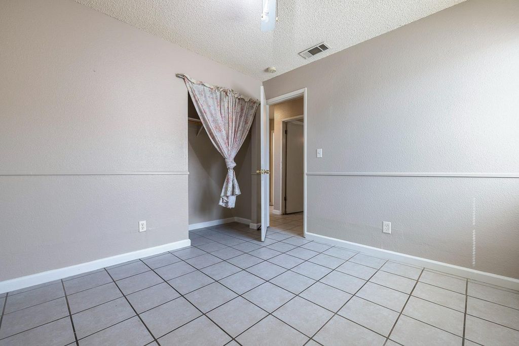 Image 25 of property listing at 1301 Kennedy, Madera, CA 93638