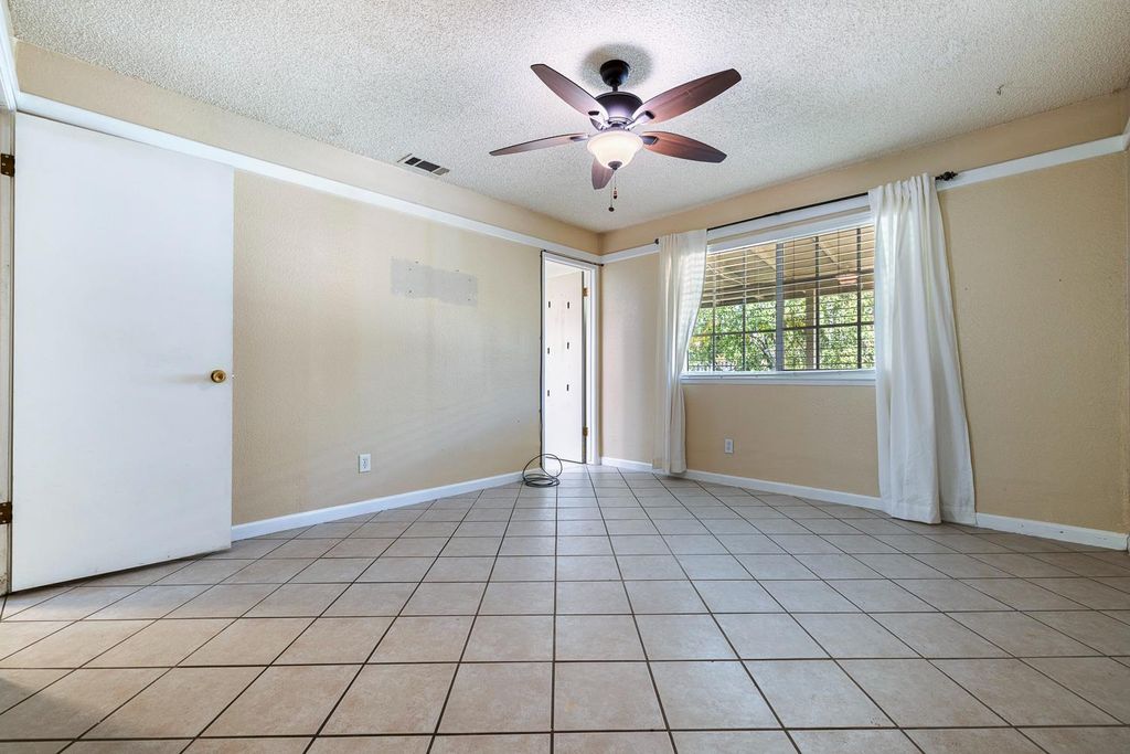 Image 29 of property listing at 1301 Kennedy, Madera, CA 93638