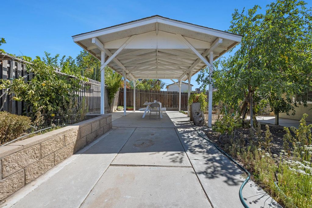 Image 33 of property listing at 1301 Kennedy, Madera, CA 93638