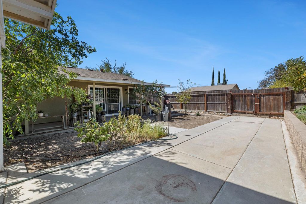 Image 34 of property listing at 1301 Kennedy, Madera, CA 93638