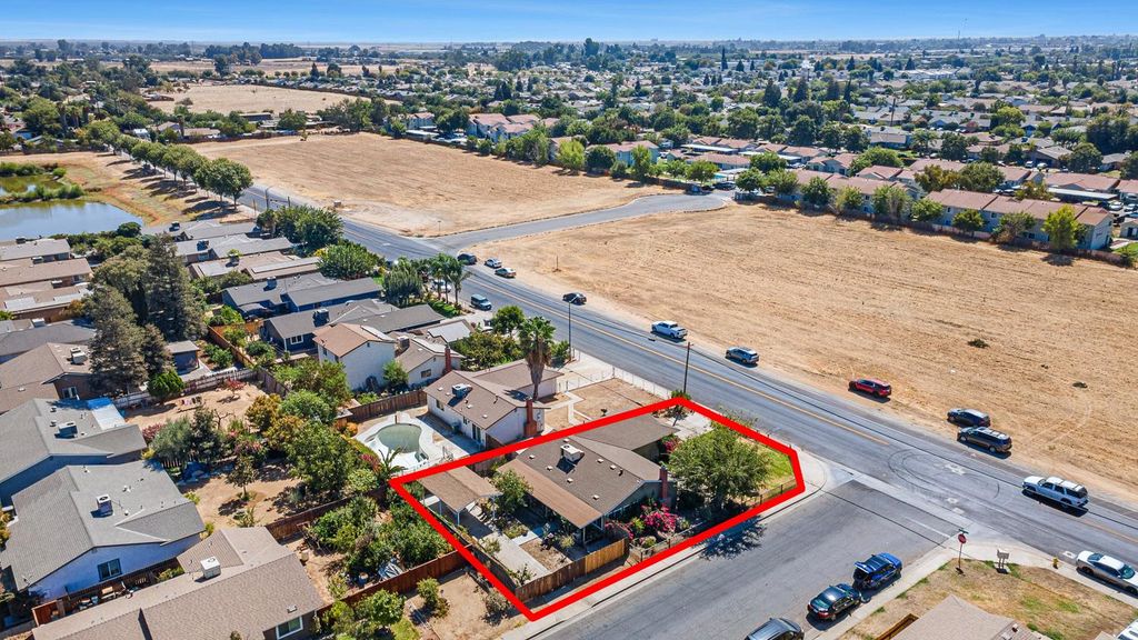 Image 42 of property listing at 1301 Kennedy, Madera, CA 93638