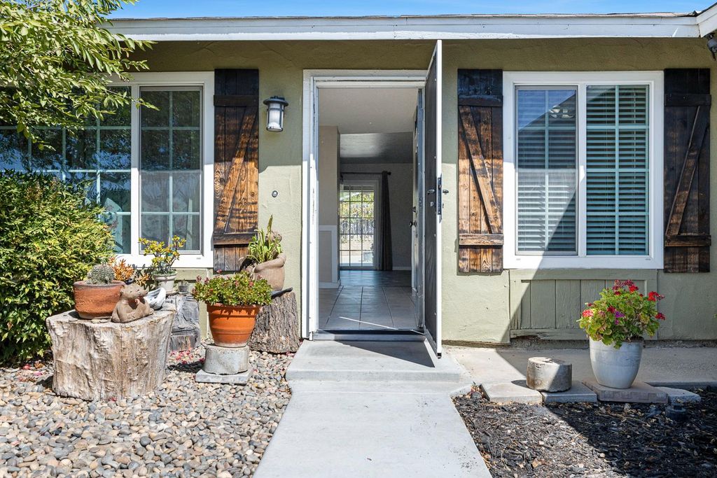 Image 7 of property listing at 1301 Kennedy, Madera, CA 93638