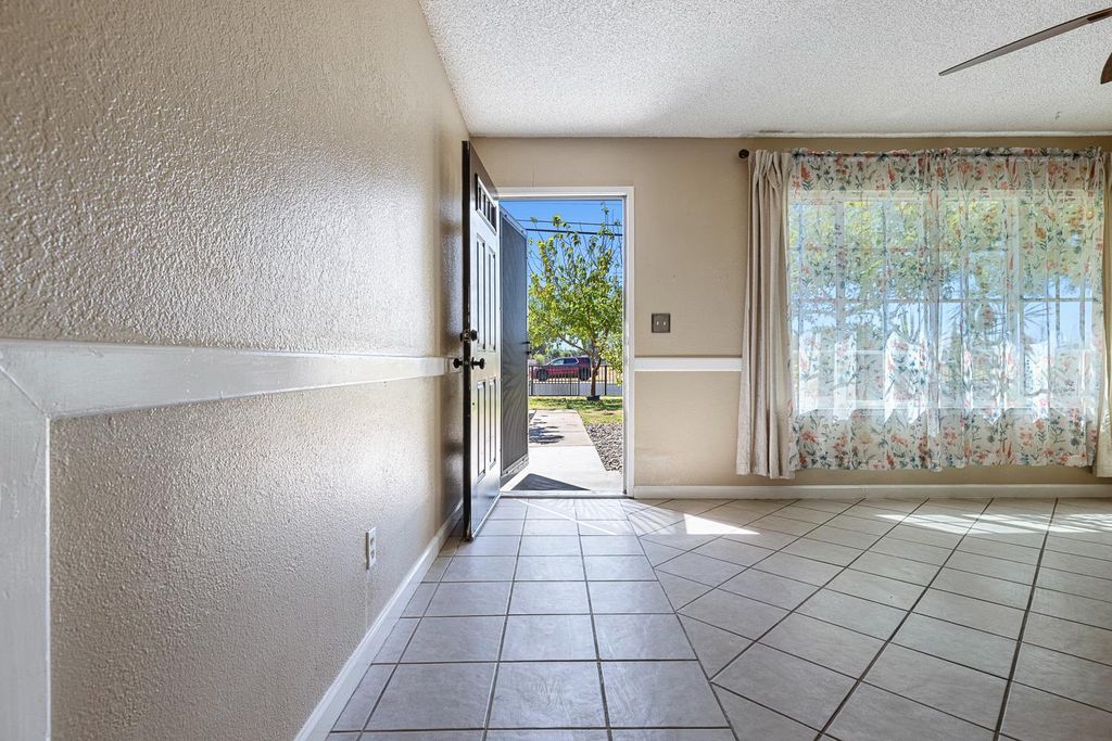 Image 8 of property listing at 1301 Kennedy, Madera, CA 93638