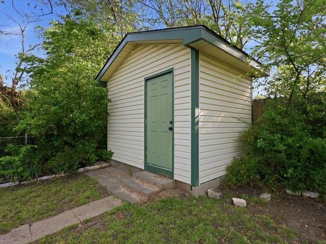 2210 Robinwood Lane, Denton, TX 76209