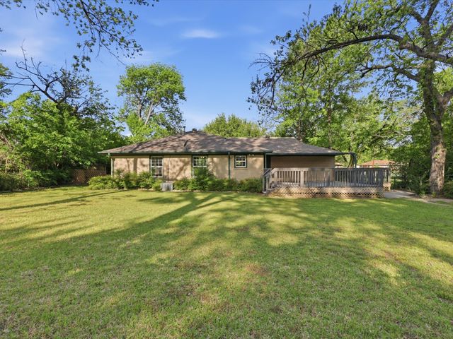 2210 Robinwood Lane, Denton, TX 76209