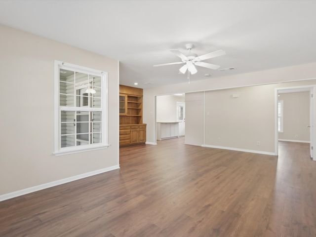 2210 Robinwood Lane, Denton, TX 76209