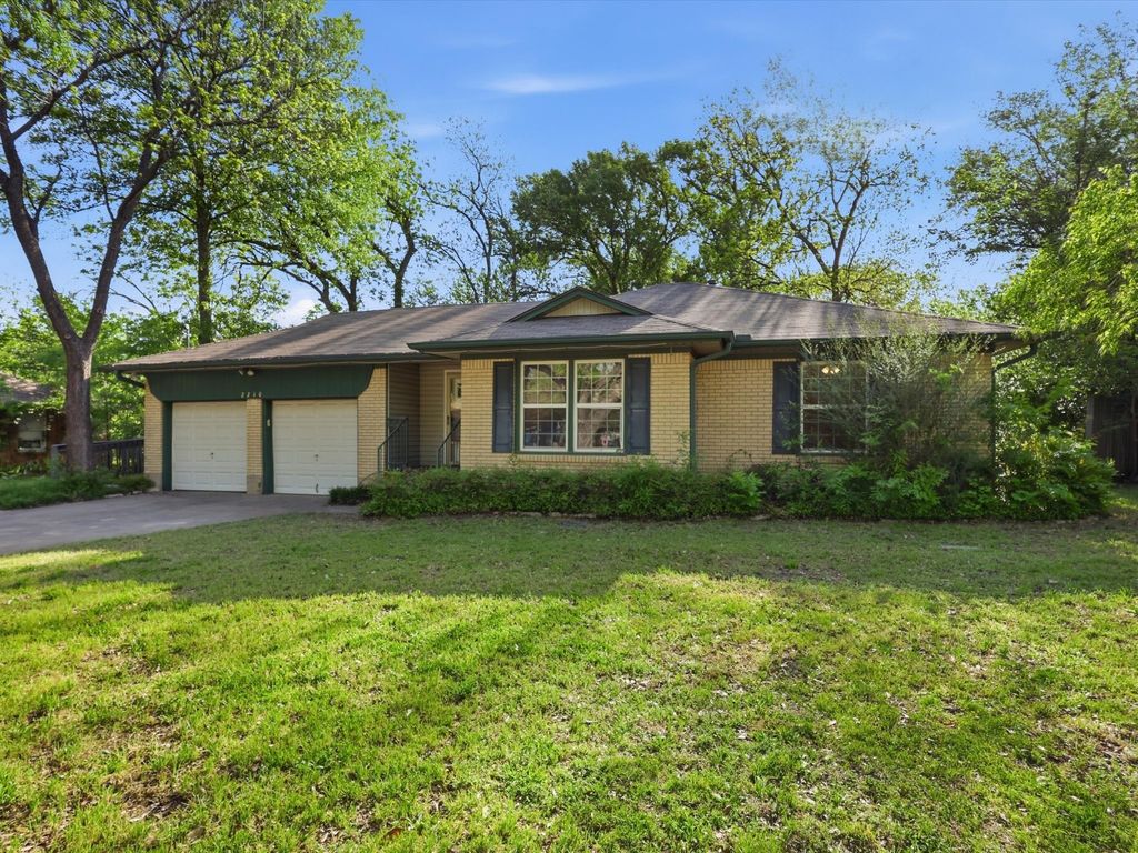 2210 Robinwood Lane, Denton, TX 76209
