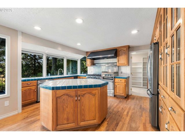 32106 Nw LACENTER Rd, Ridgefield, WA 98642