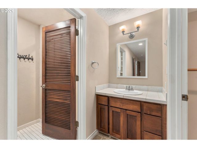 32106 Nw LACENTER Rd, Ridgefield, WA 98642