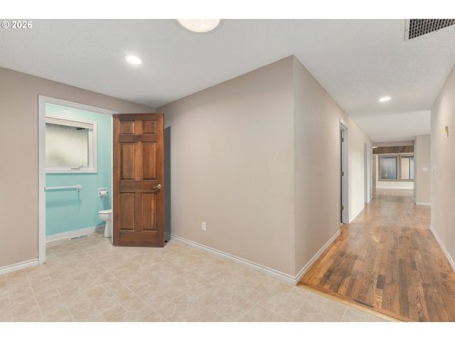 32106 Nw LACENTER Rd, Ridgefield, WA 98642