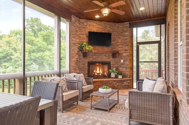 5212 Mead Park Dr, Thompsons Station, TN 37179