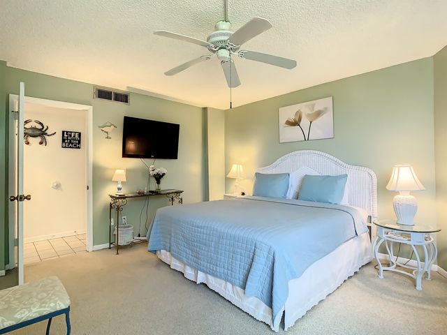 2 Dondanville Rd 110, St Augustine, FL 32080