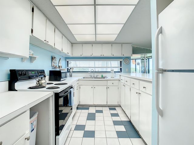 2 Dondanville Rd 110, St Augustine, FL 32080