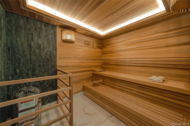 78-29 Austin 404, Forest Hills, NY 11375