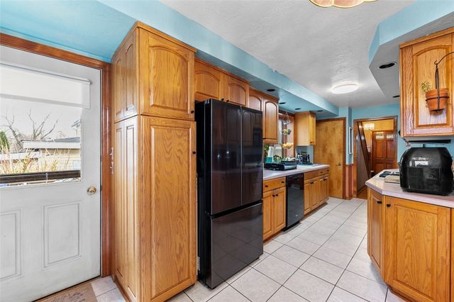 90 Briggs St, Overbrook, PA 15234