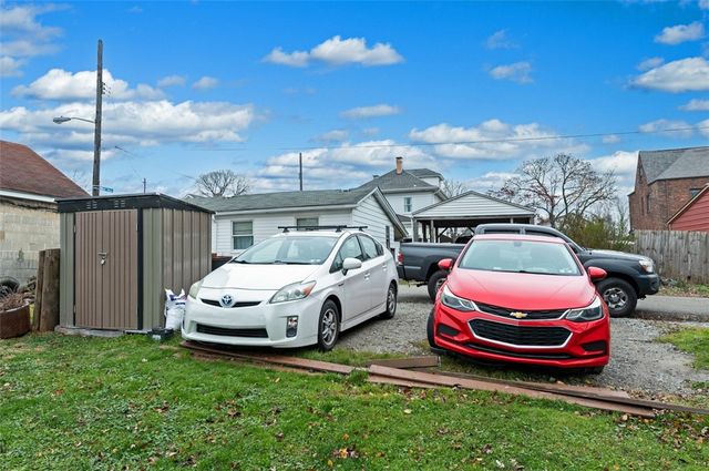 90 Briggs St, Overbrook, PA 15234