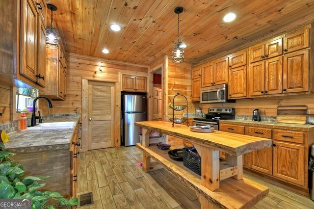 207 Joliet Drive, Ellijay, GA 30540