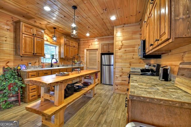207 Joliet Drive, Ellijay, GA 30540