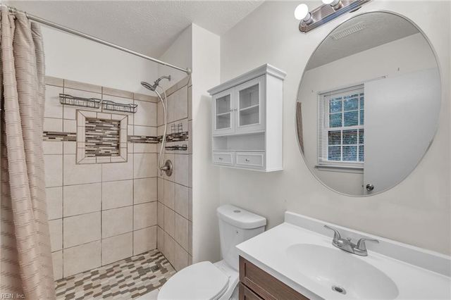 5 Jimmy CIR, Hampton, VA 23666