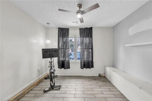 5 Jimmy CIR, Hampton, VA 23666