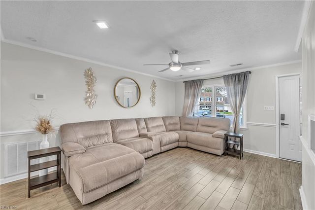 5 Jimmy CIR, Hampton, VA 23666