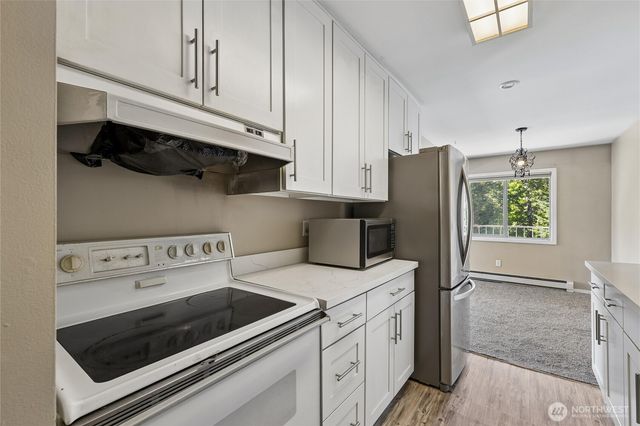 10129 Main St, Bellevue, WA 98004