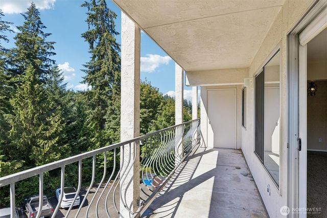 10129 Main St, Bellevue, WA 98004