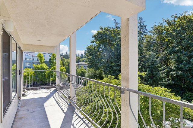 10129 Main St, Bellevue, WA 98004