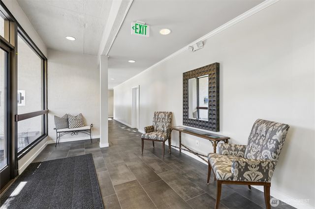 10129 Main St, Bellevue, WA 98004