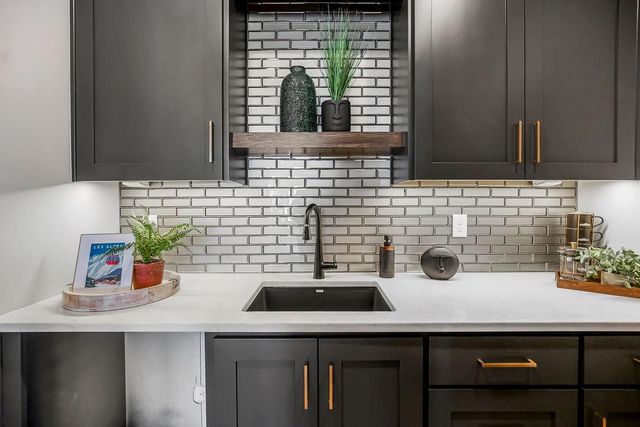 16771 S Twilight Lane, Olathe, KS 66062