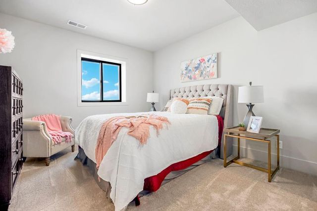 16771 S Twilight Lane, Olathe, KS 66062