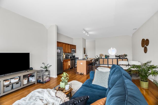 2010 W Pierce Street 402, Chicago, IL 60622