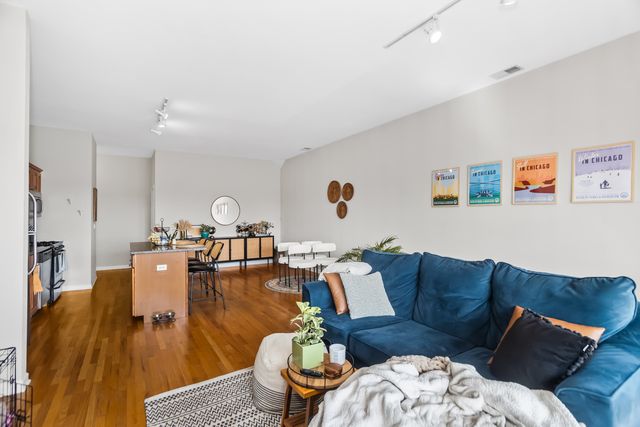 2010 W Pierce Street 402, Chicago, IL 60622