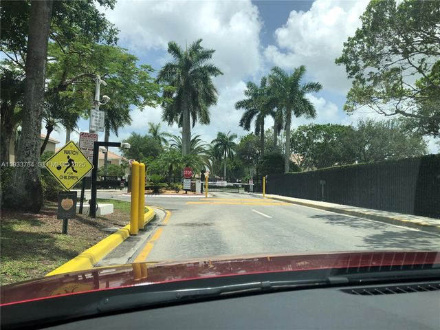 232 SW 122nd Ter 232, Pembroke Pines, FL 33025