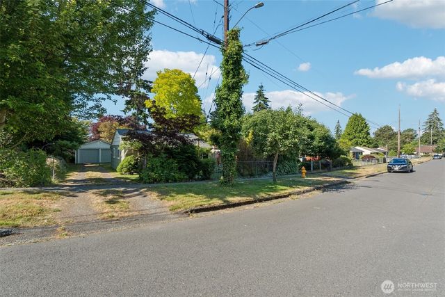 627 SW 106th Street, Seattle, WA 98146