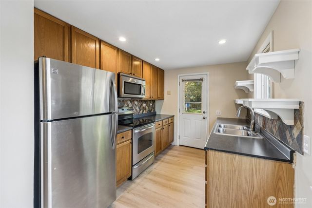 627 SW 106th Street, Seattle, WA 98146