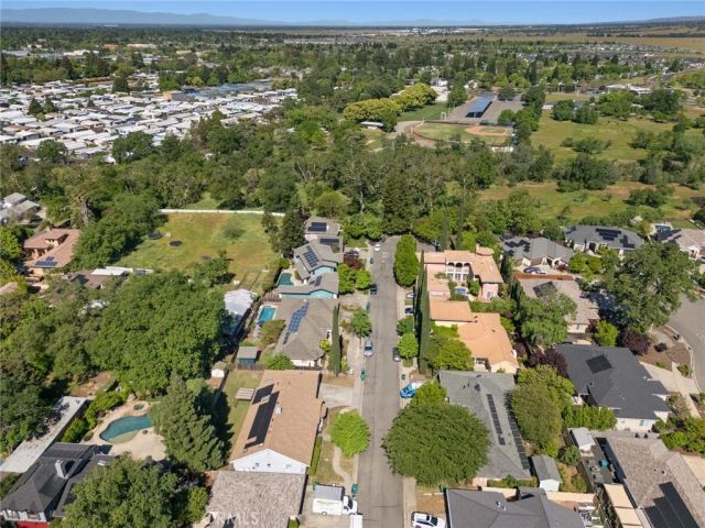 2 Summerwood Court, Chico, CA 95926