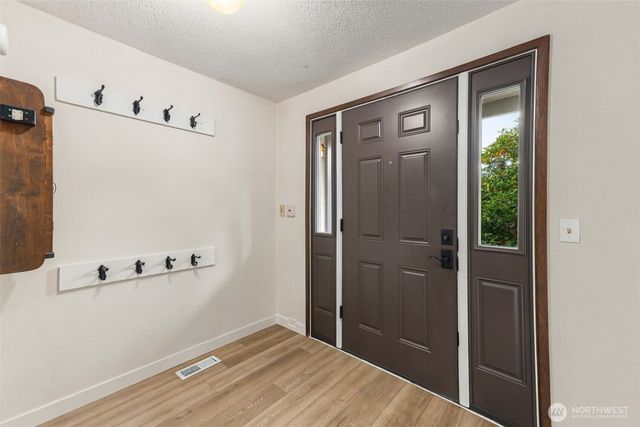 8209 E Davis Lane S, Tacoma, WA 98404