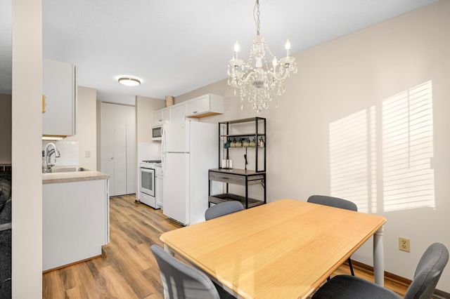 4101 Parklawn Avenue 121, Edina, MN 55435