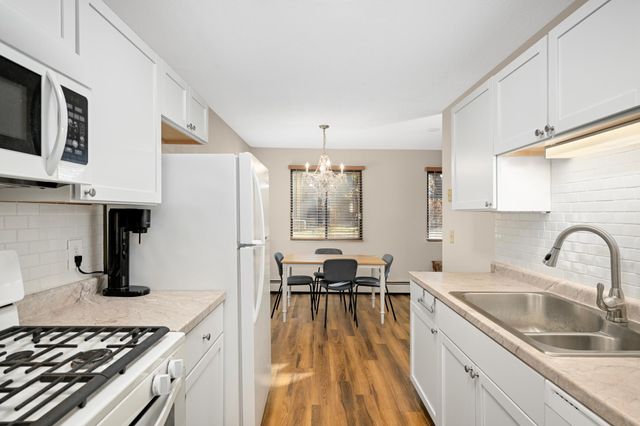 4101 Parklawn Avenue 121, Edina, MN 55435